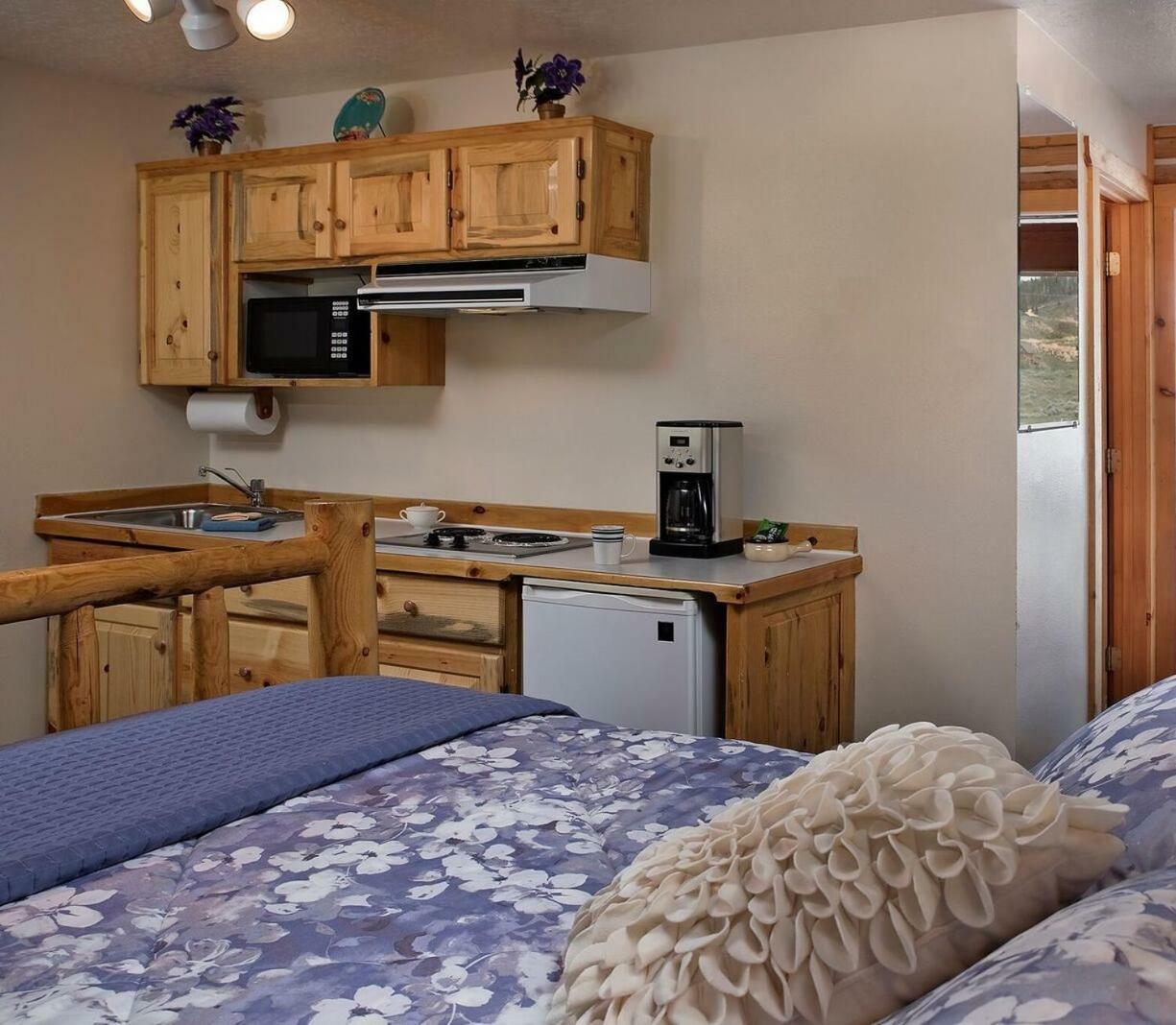 Redfish Riverside Inn Stanley Екстериор снимка