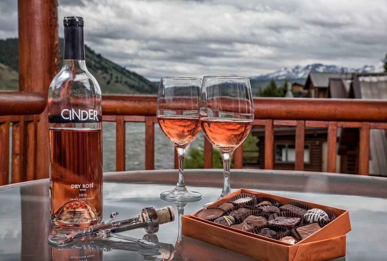 Redfish Riverside Inn Stanley Екстериор снимка