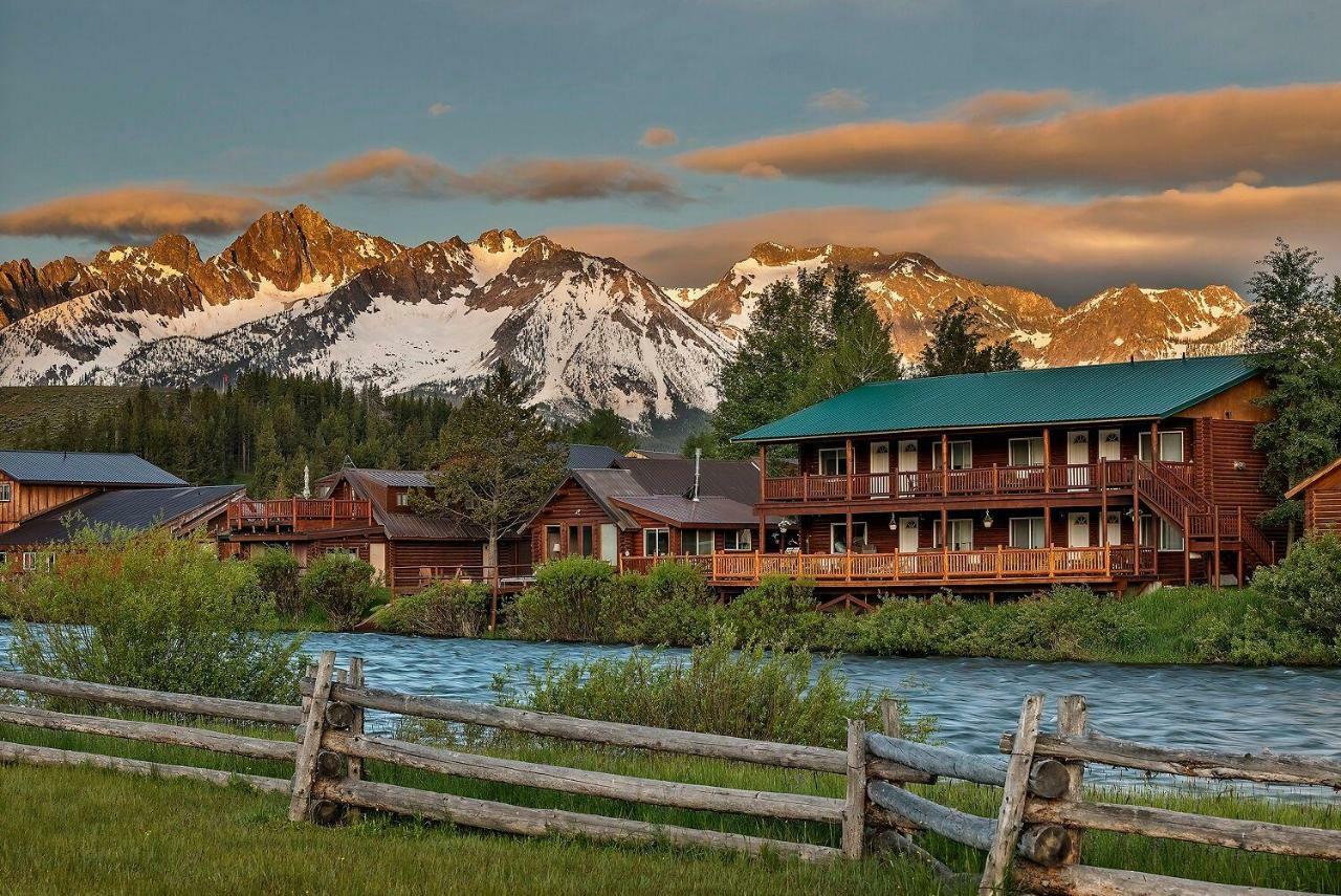 Redfish Riverside Inn Stanley Екстериор снимка