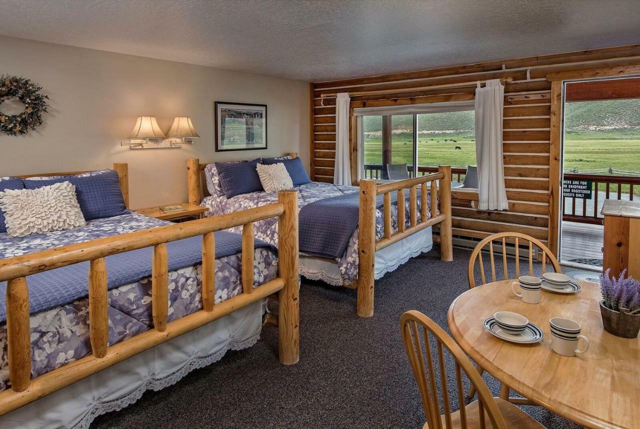 Redfish Riverside Inn Stanley Екстериор снимка